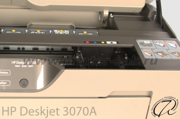 HP DeskJet 3070A с открытой крышкой