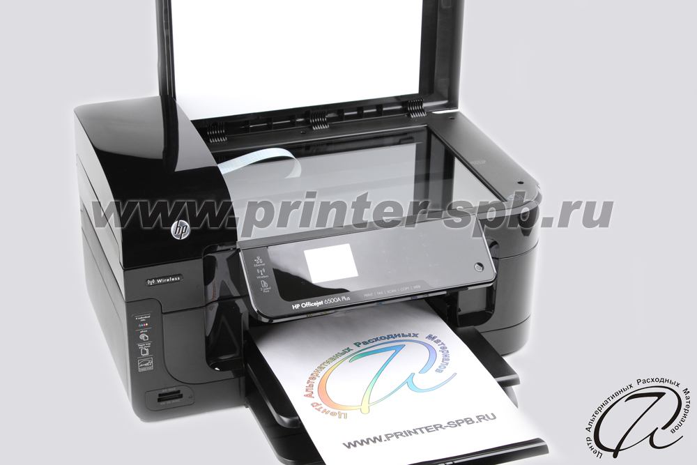 МФУ HP Officejet 6500A с открытой крышкой сканера